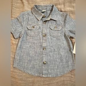 Infant boys Old Navy denim short sleeve button down. 12-18 months. NWT